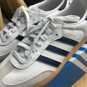 NWOT Adidas Sambas OG cloud white / indigo / gum 6M/7W